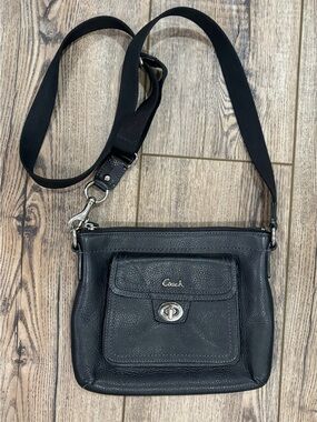 Coach Penelope Swingpack Crossbody Bag Black Pebbled Leather Turn-Lock Pocket